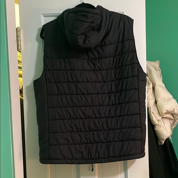 H&M Black Quilted Vest for Versatile Layering - Picture 3 of 3